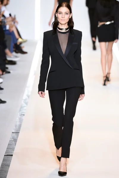 Look 10